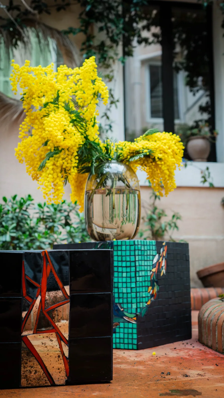 Anagramme · Cubes, mosaïque de la série Anagramme · Contreplaqué, verre, grès & vitraux · Juliette Nass Studio, Marseille