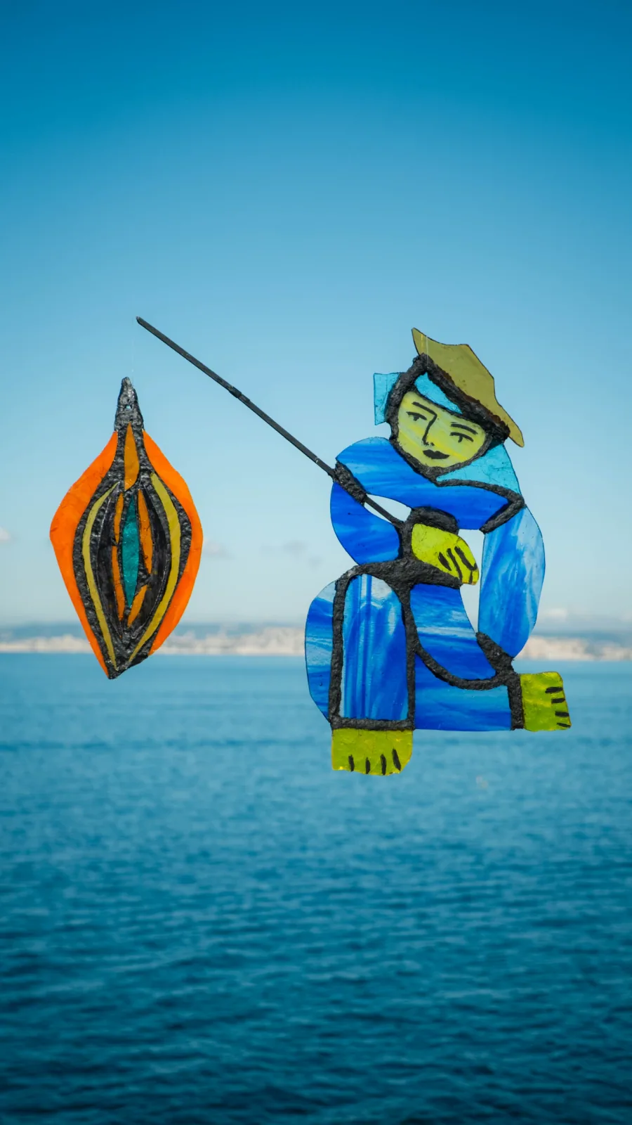 La Patchola, sculpture en mosaïque · Vitrail écologique, sertissage papier mâché & or · Juliette Nass Studio, Marseille